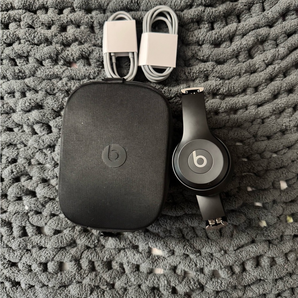 Beats Solo Wireless Headphones with Carry Case - Black